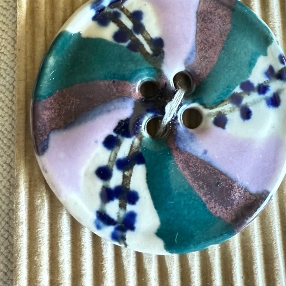 4 Colorful Ceramic Buttons - Picture 2 of 2